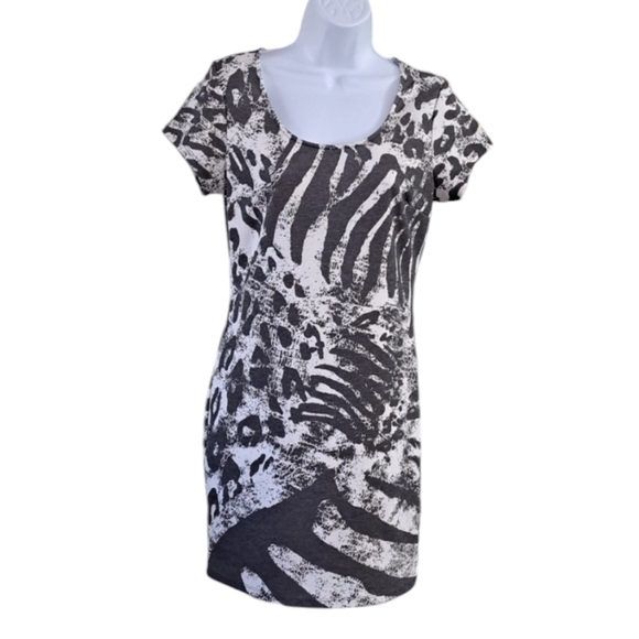 Xxi Gray Zebra Graphic Shortsleeved Mini Bodycon Dress Size Large - Picture 1 of 9